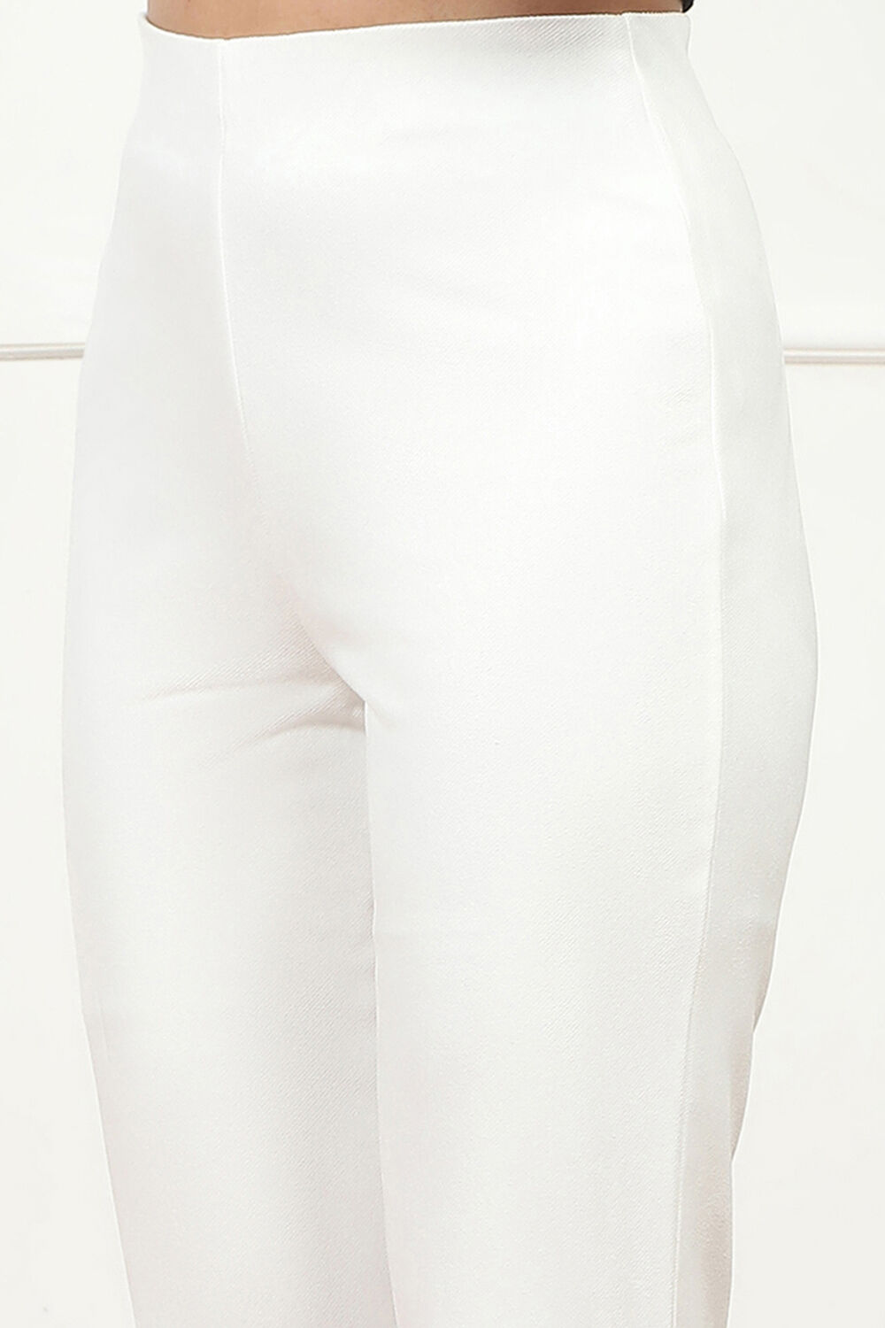 Beige Solid Stretchable Relaxed Fit Pants image number 1