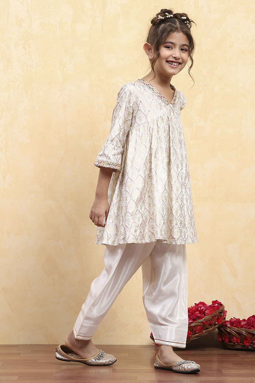 White Viscose Rayon Printed Anarkali Kurta Pants Set image number 5