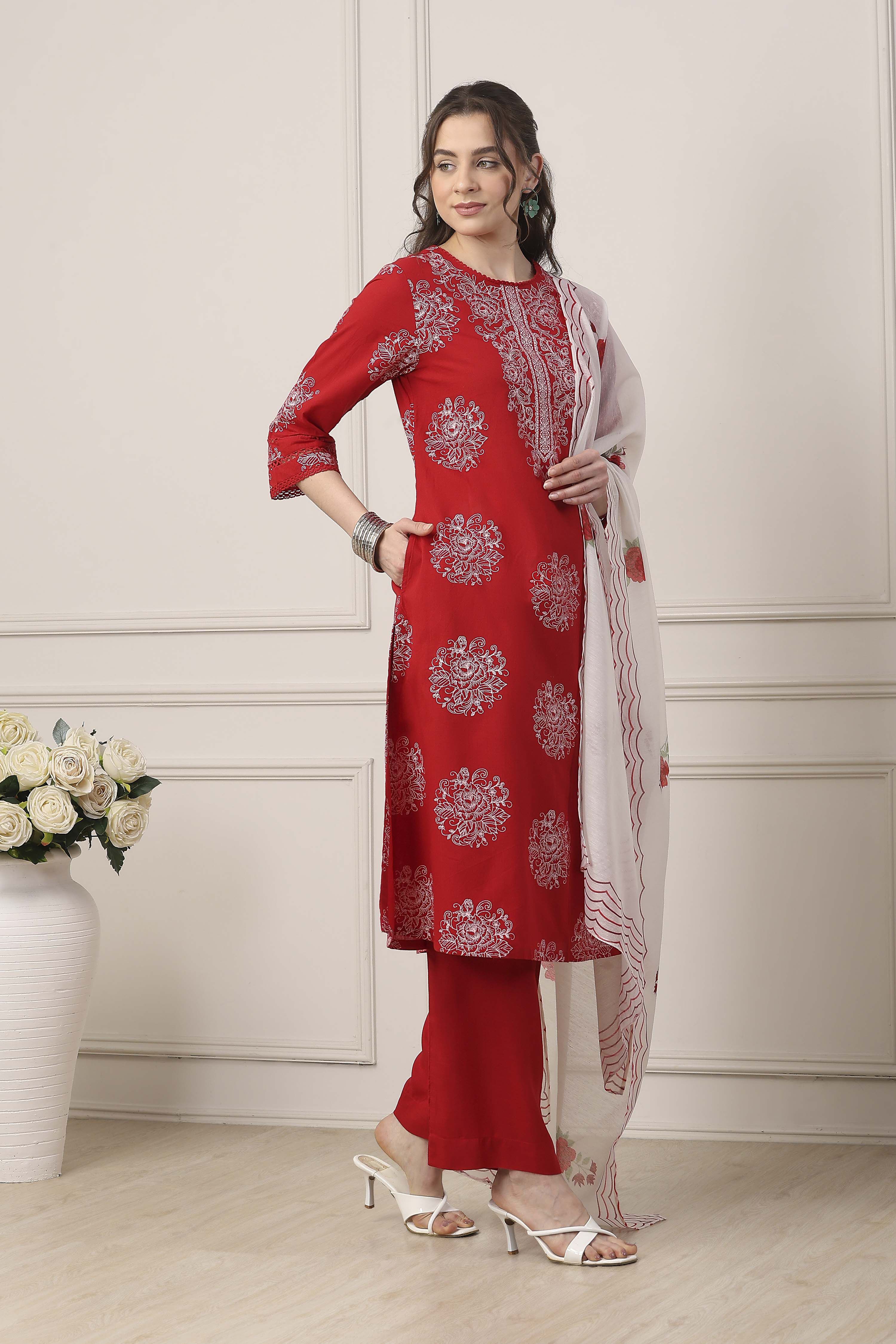 Red Cotton Floral Motifs Straight Suit Set image number 5