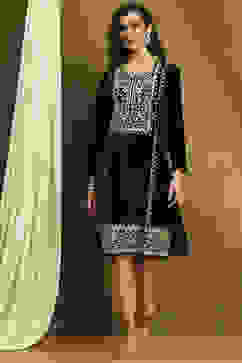 Black Velvet Embroidered Straight Kurta image number 5