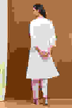 White Cotton Blend Solid Straight Kurta image number 3