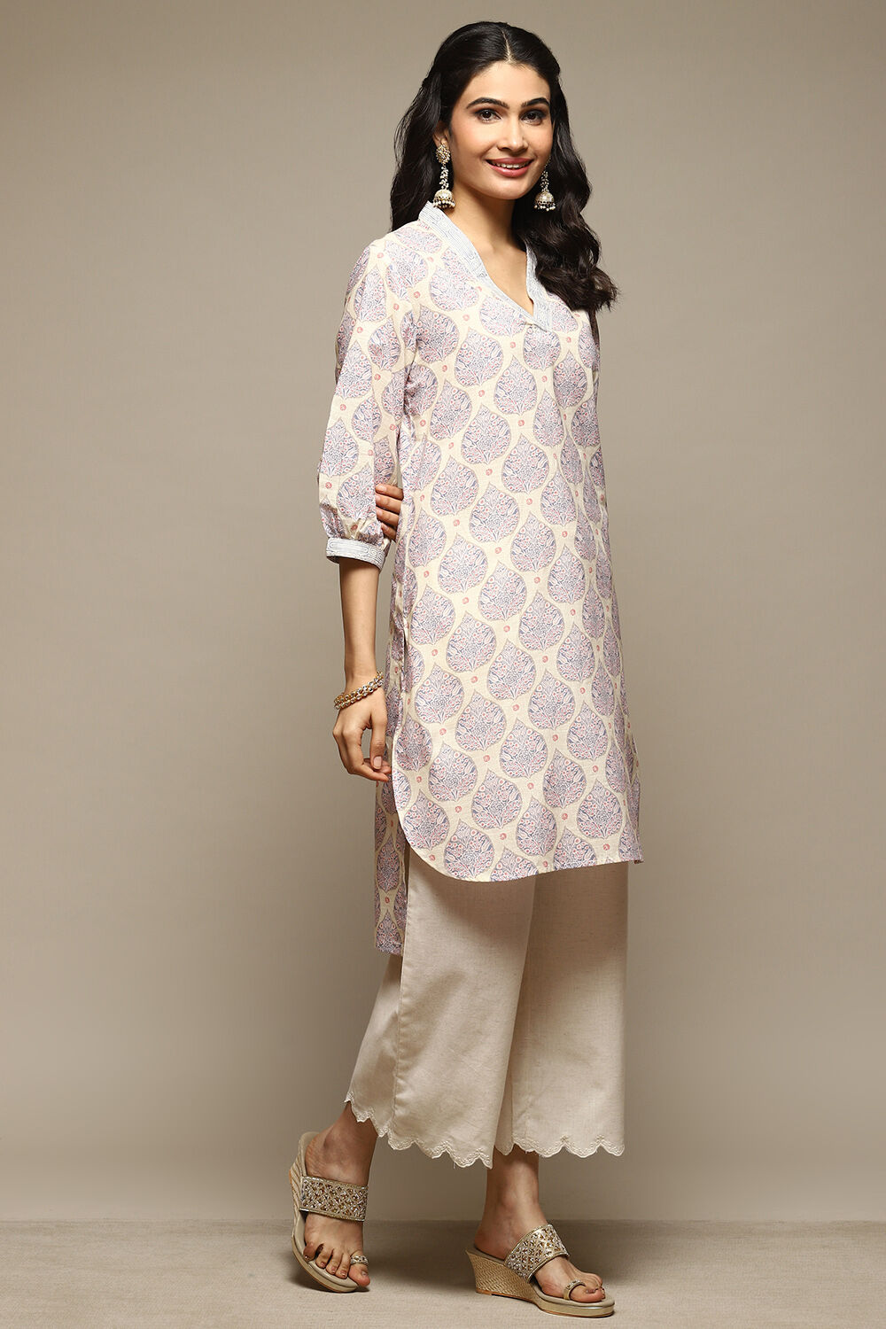 Off White Cotton Straight Printed Kurta image number 4