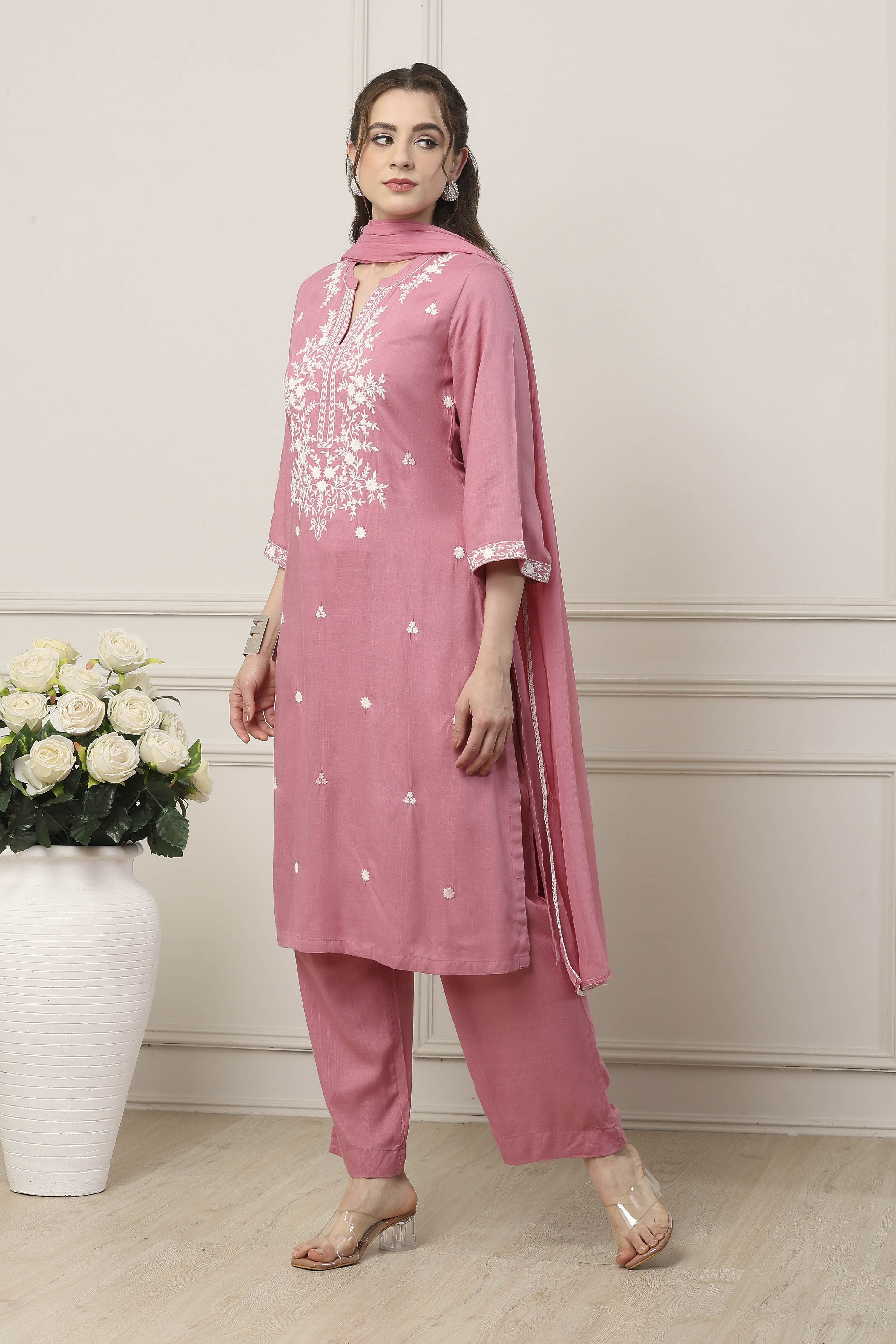 Green Yoke Embroidered Straight Suit Set image number 3