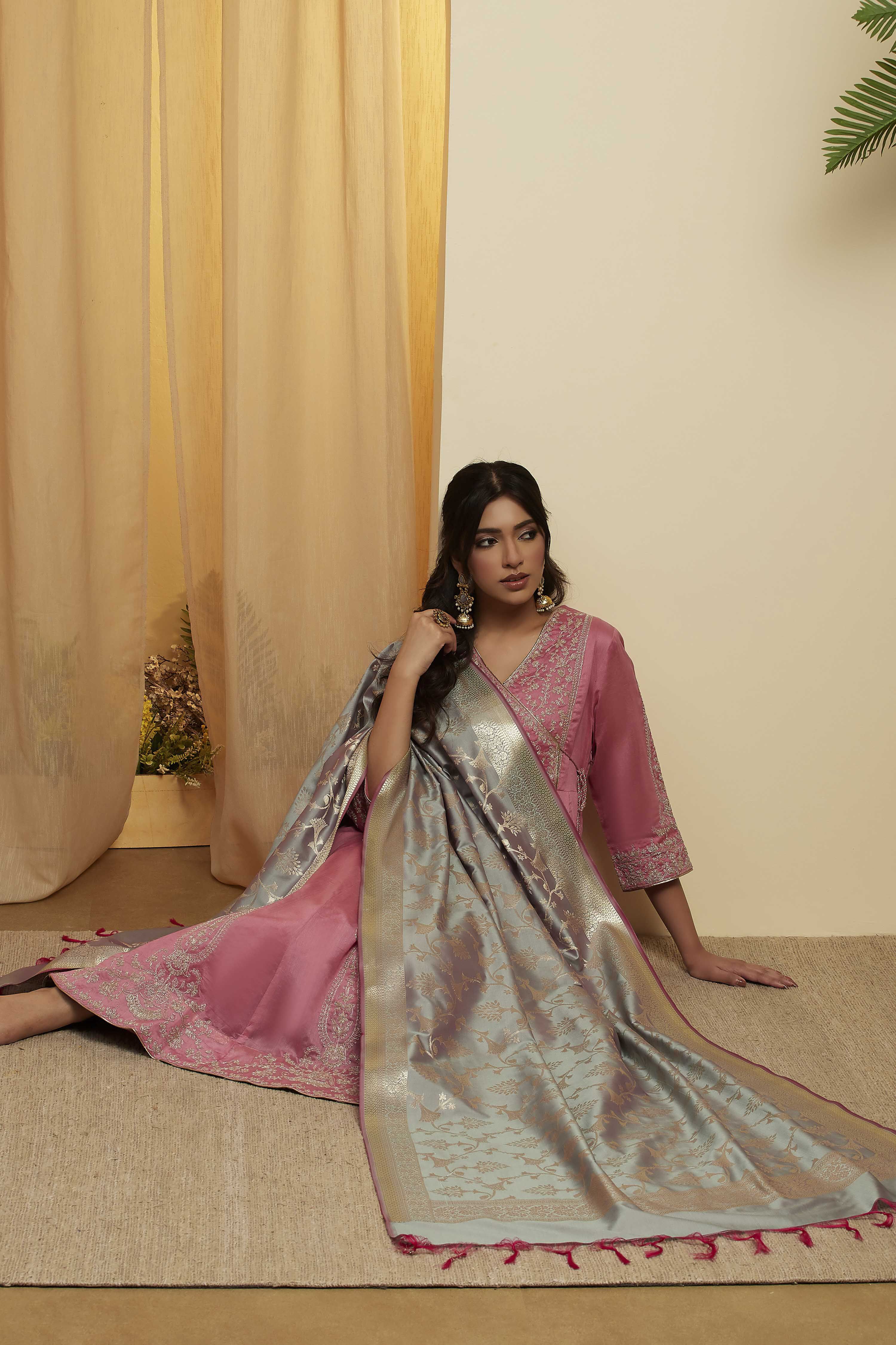 Silver Kattan Silk Floral Design Dupatta image number 4