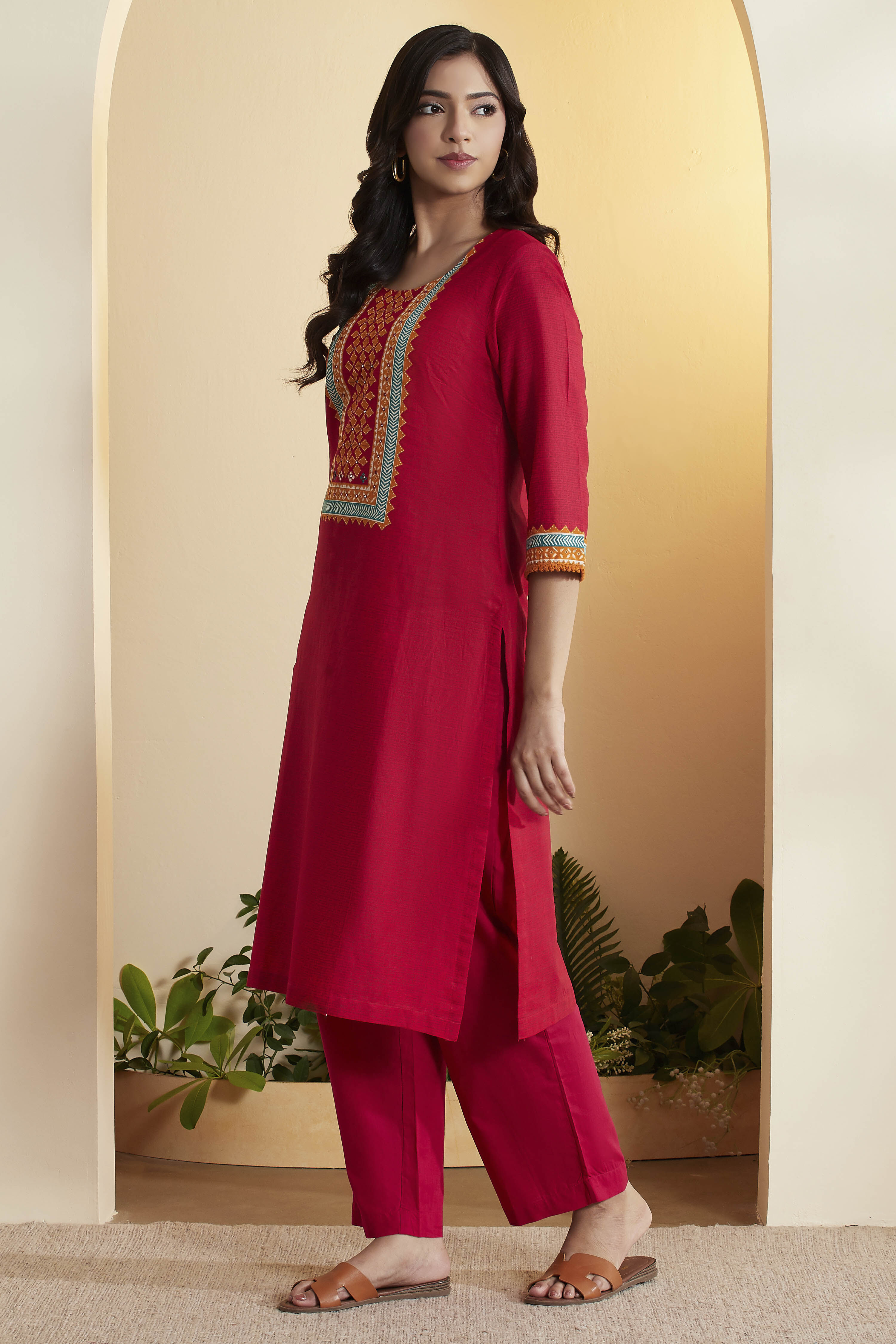 Red Cotton Yoke Printed Straight Kurta image number 2