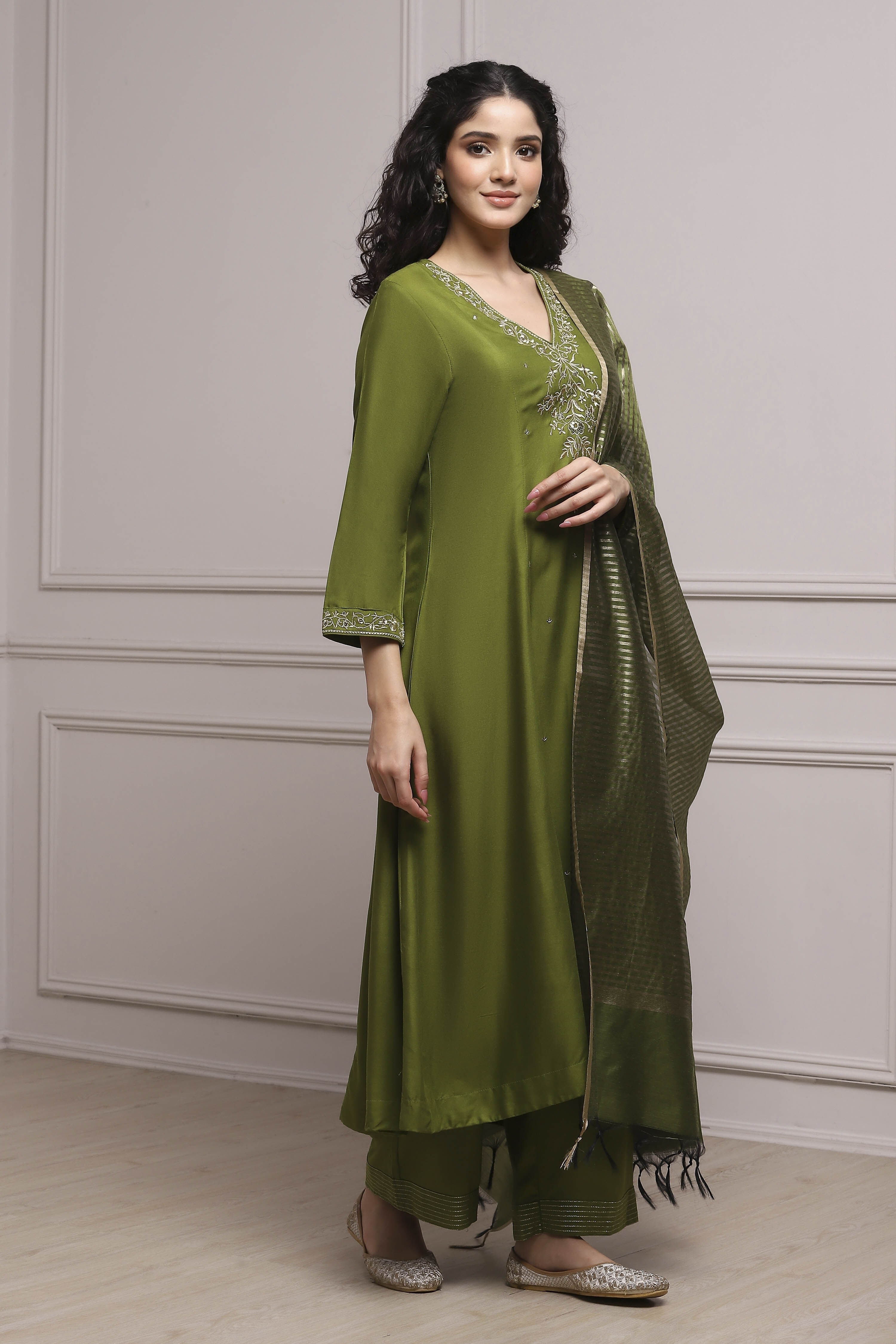 Green Embroidered Kalidar Suit Set image number 5