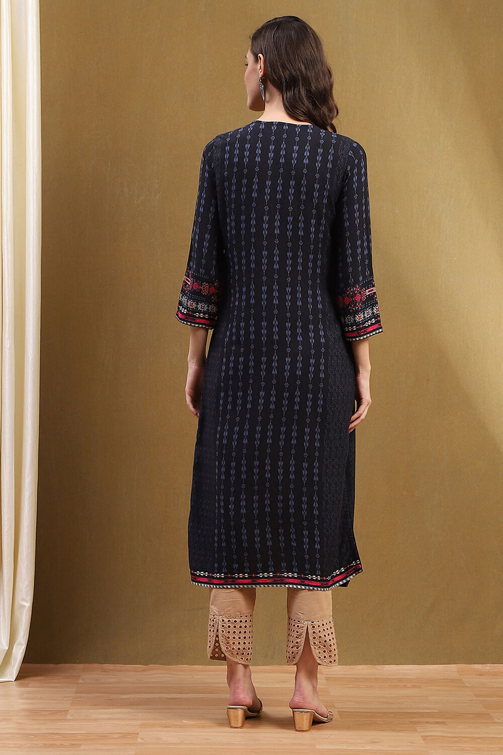 Berry Straight Rayon Kurta image number 3