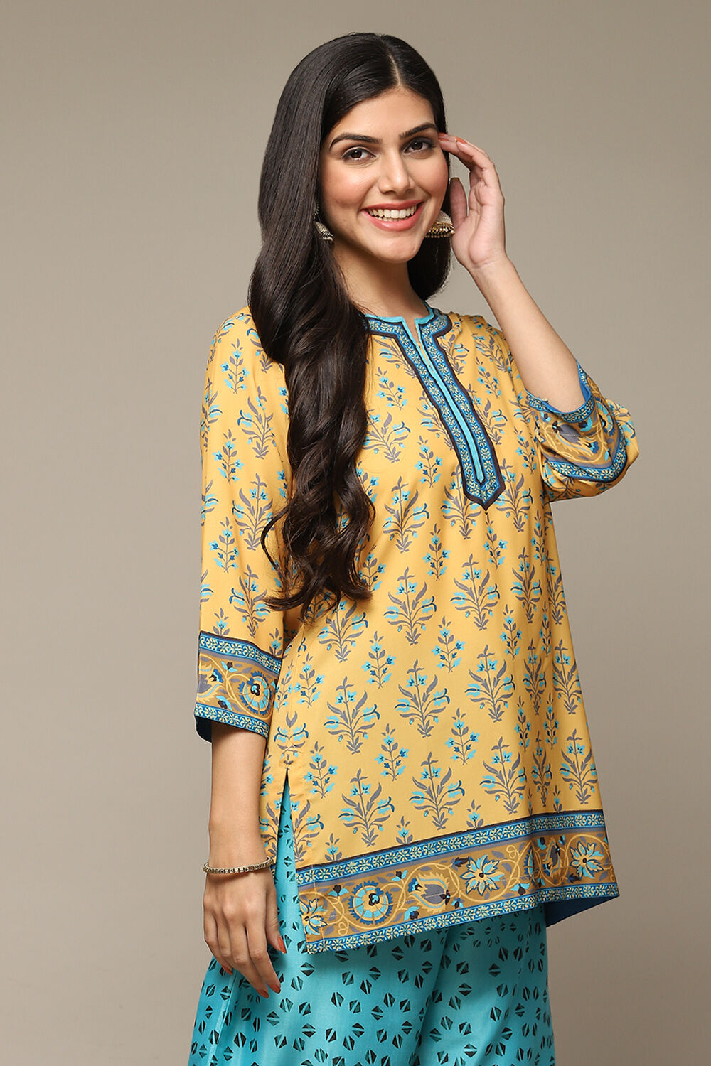 Off White Cotton Blend Printed Kurti image number 4