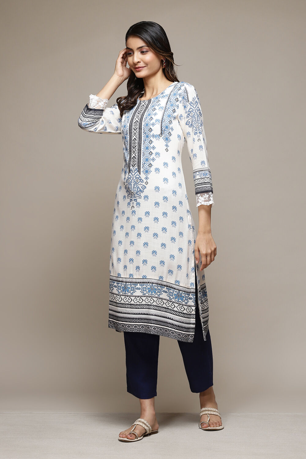 Blue LIVA Straight Printed Kurta image number 2