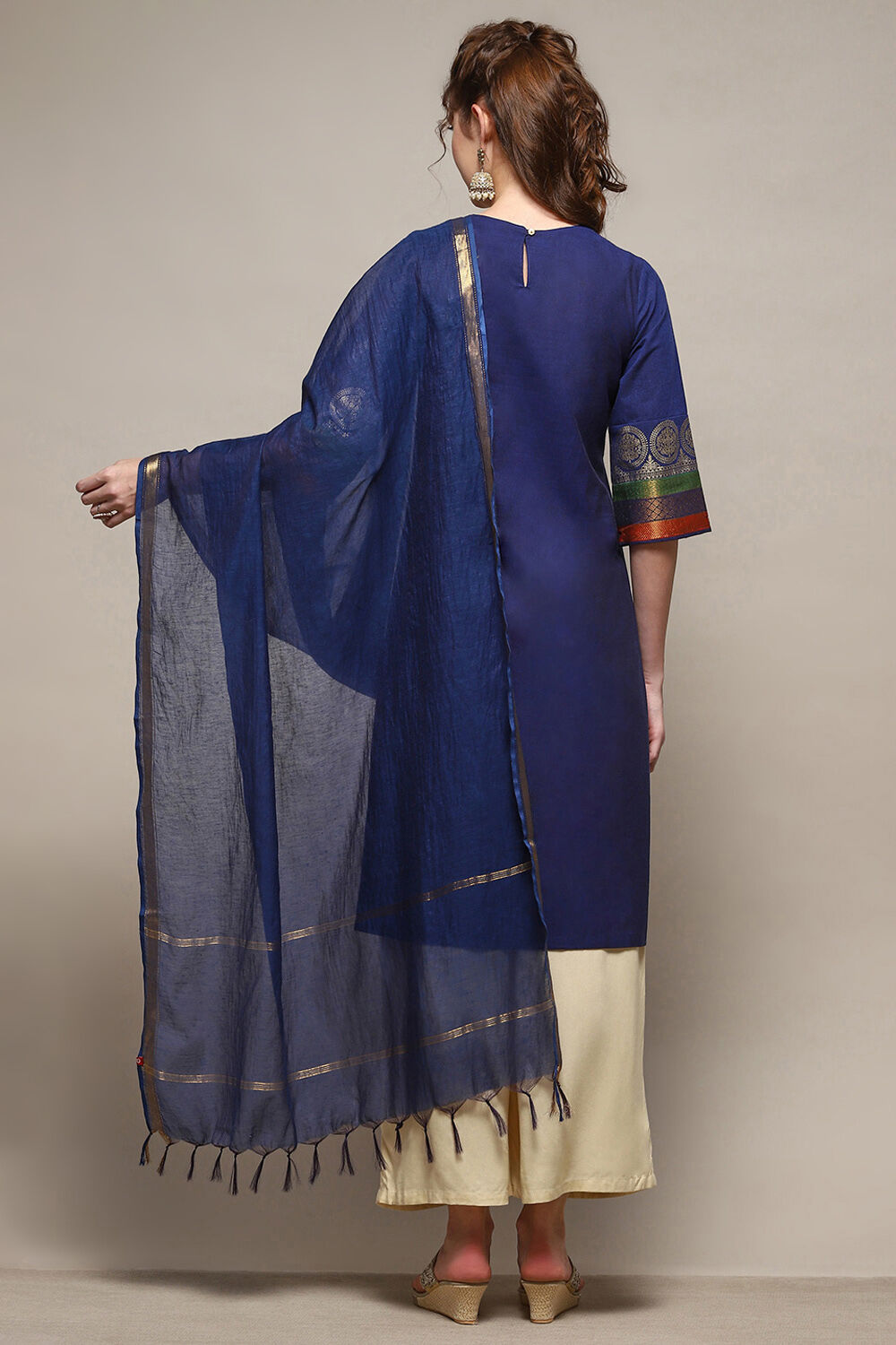 Blue Cotton Blend Yard-Dyed Dupatta image number 3