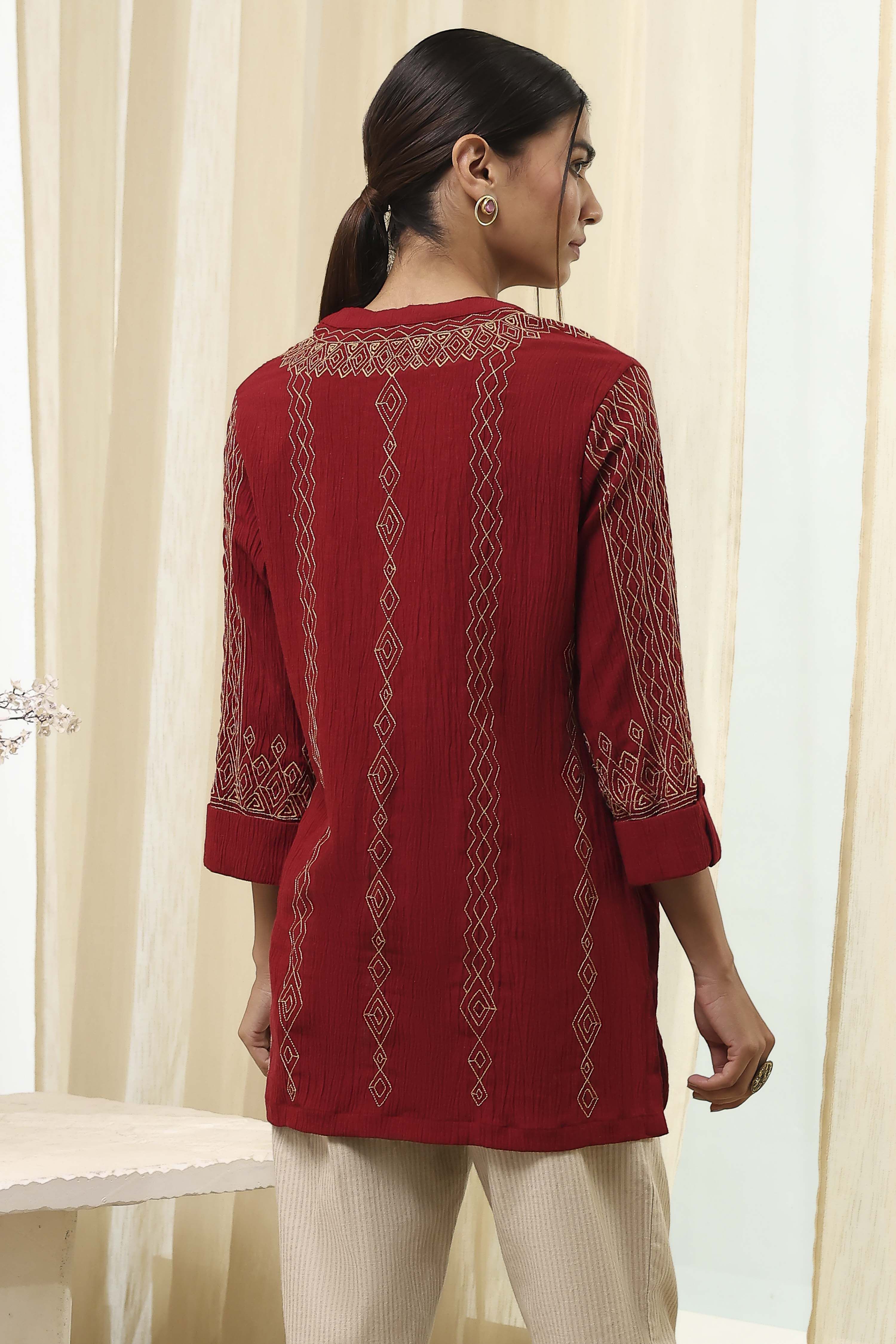 Red Embroidered Straight Short Kurta image number 3