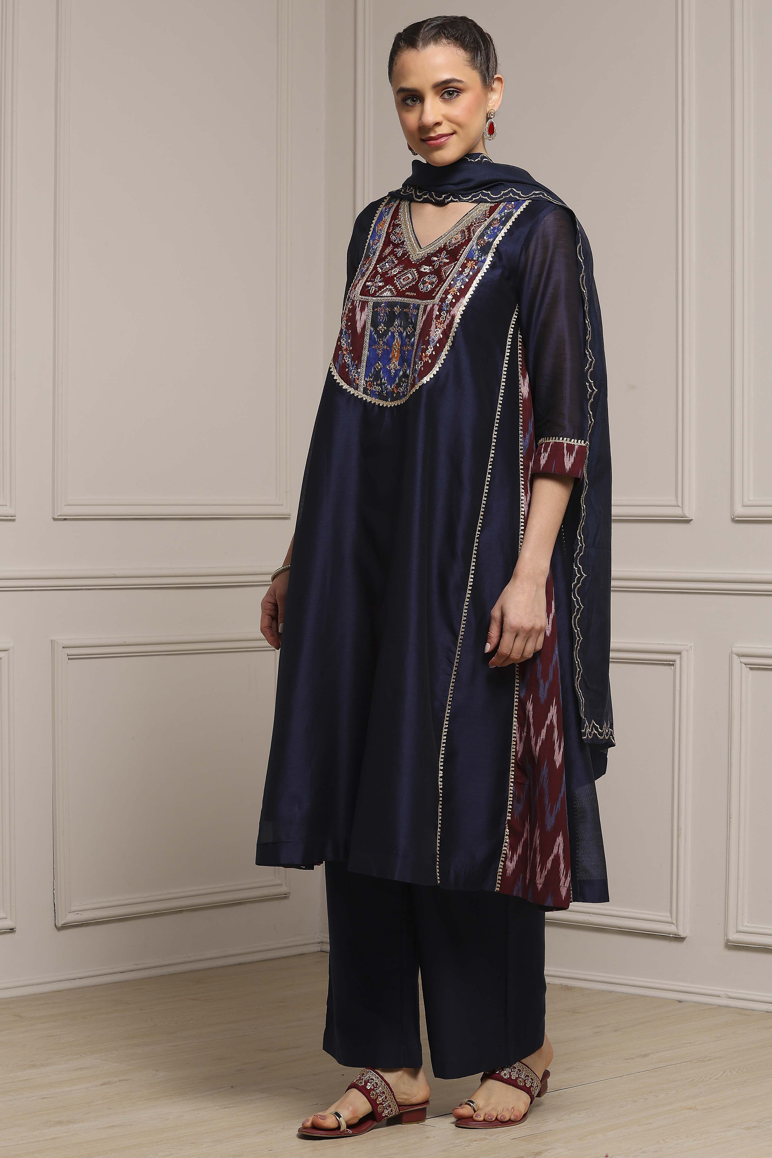 Blue Cotton Blend A-Line Printed Suit Set image number 3