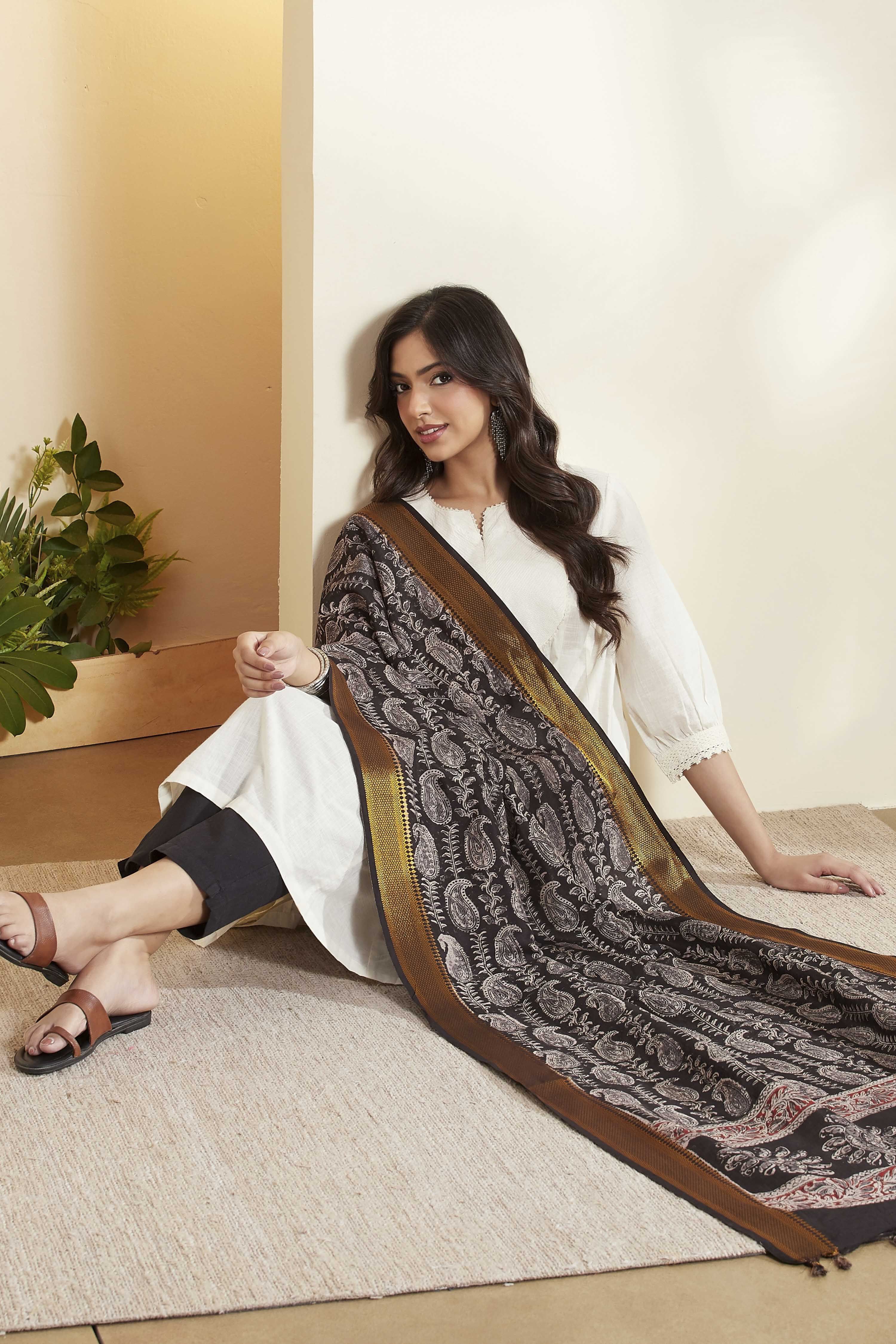 Black Chennur Silk Paisley Printed Dupatta image number 0
