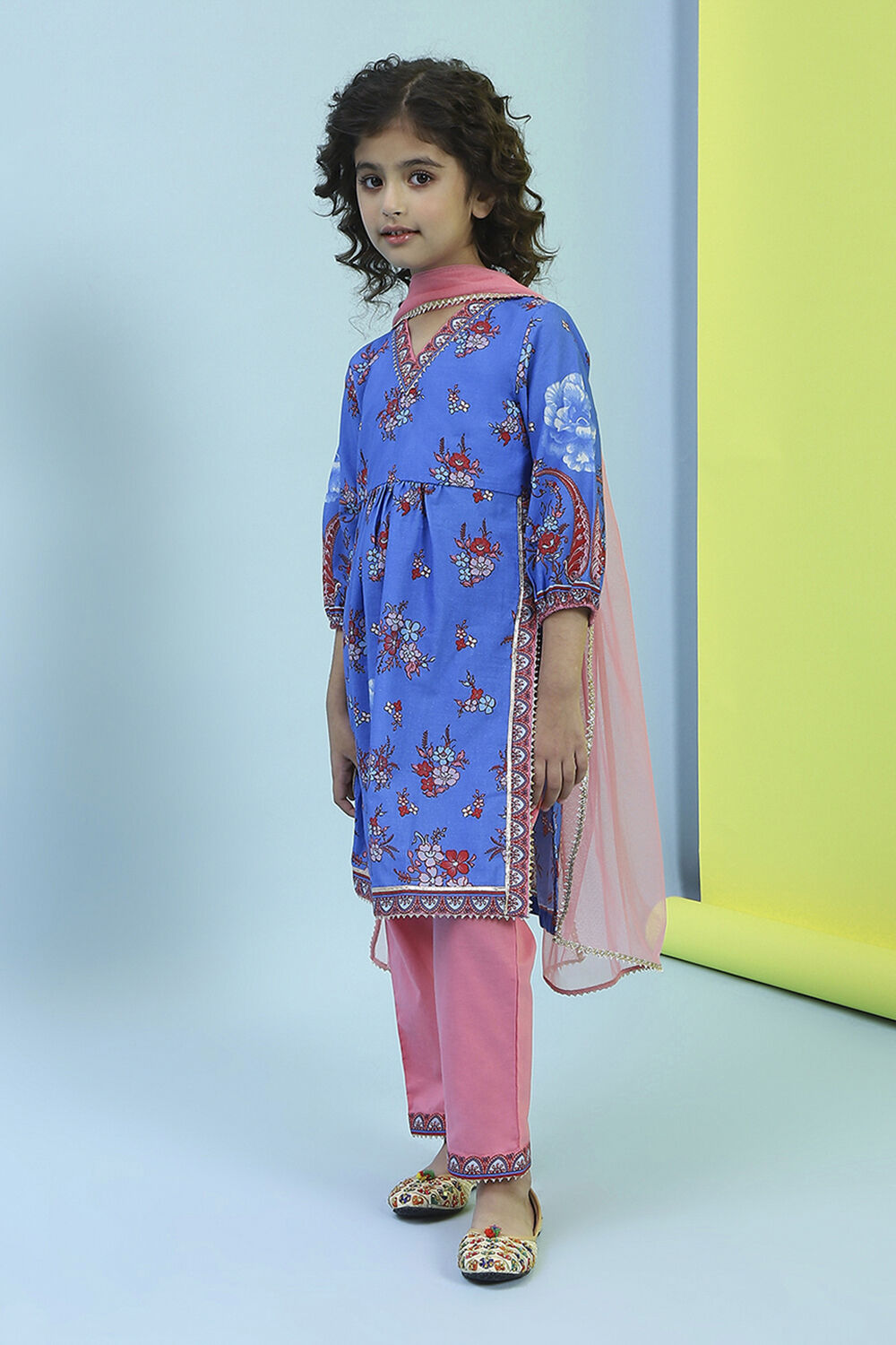 Blue and Pink Cotton Printed Straight Suit Set image number 3