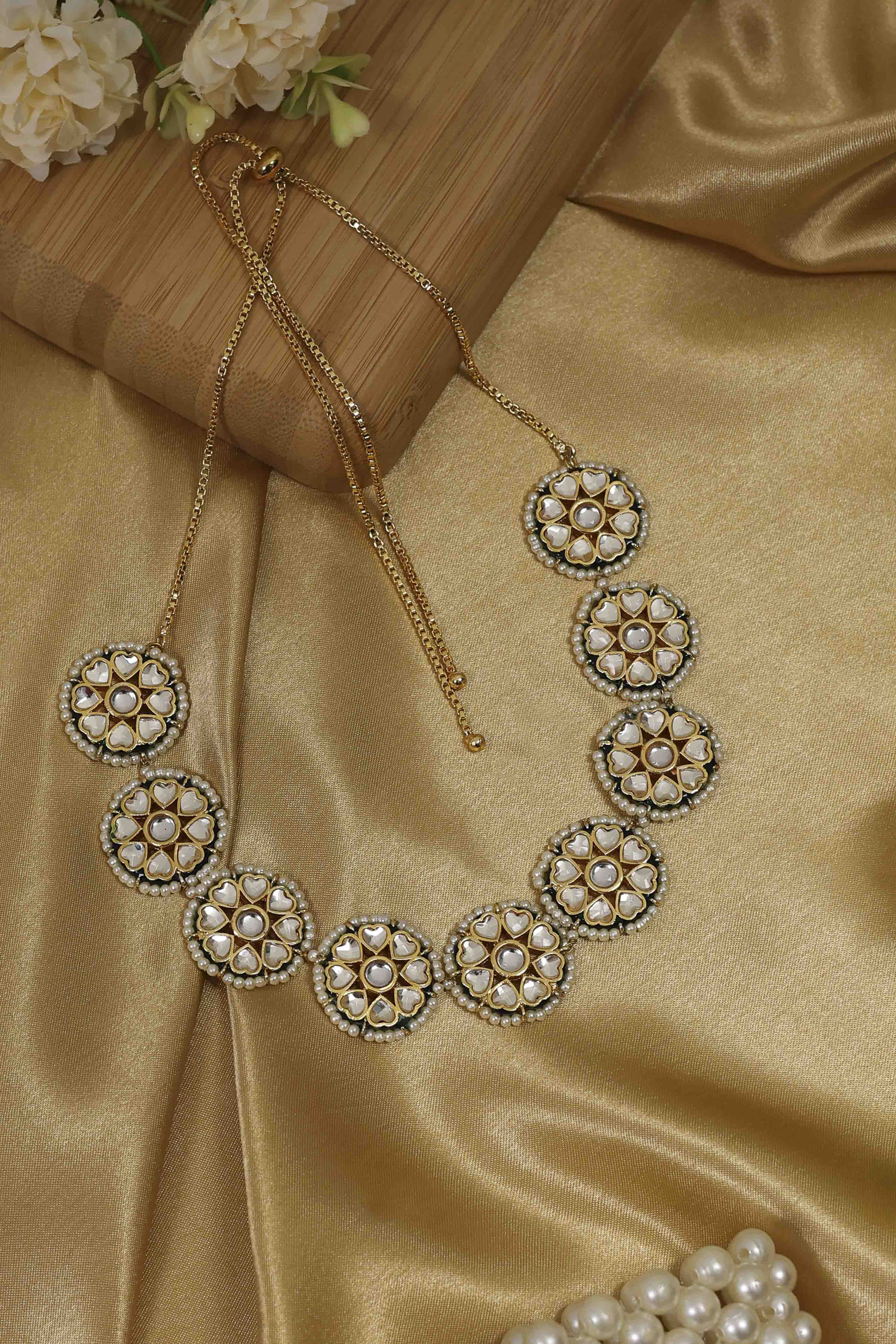 Gold Brass Kundan Necklace image number 2