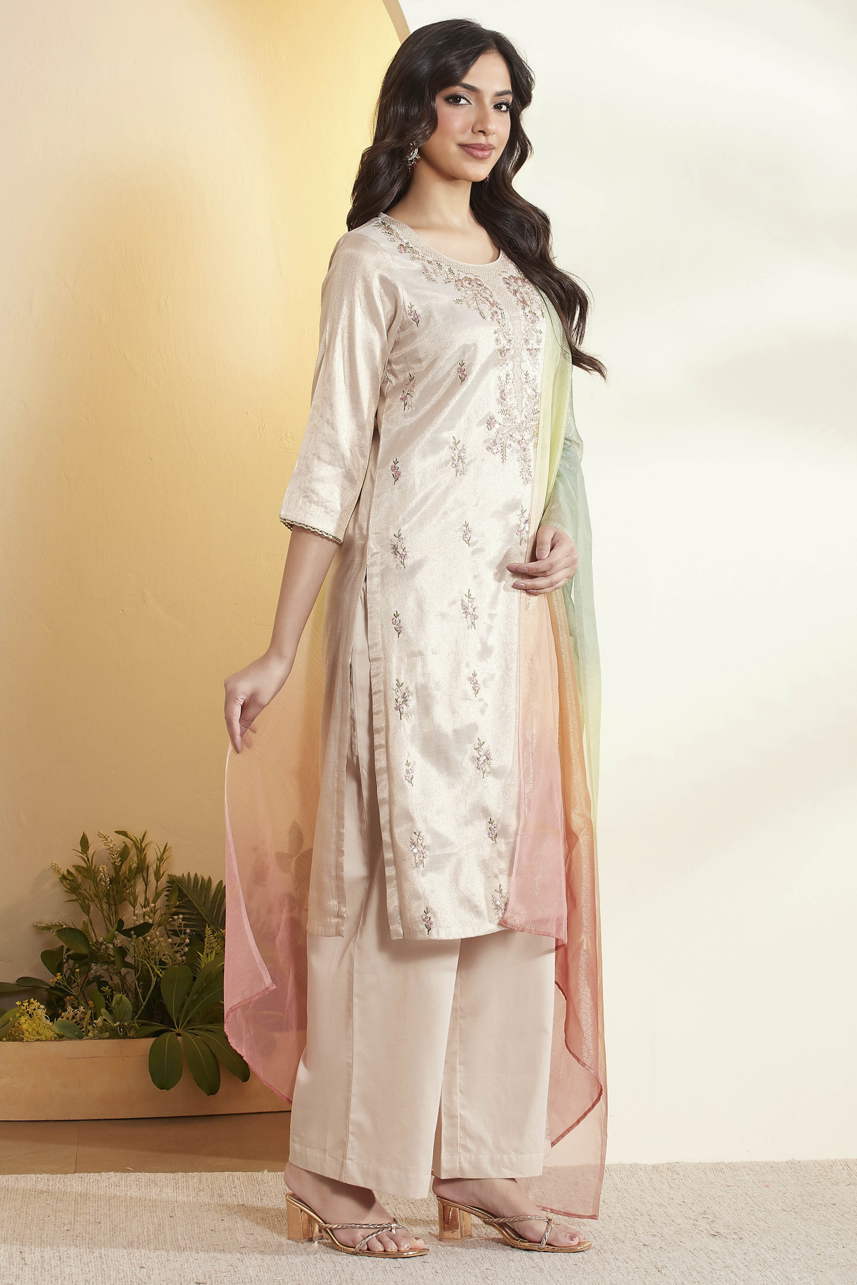 Off-White Cotton Embroidered Straight Kurta Set image number 5