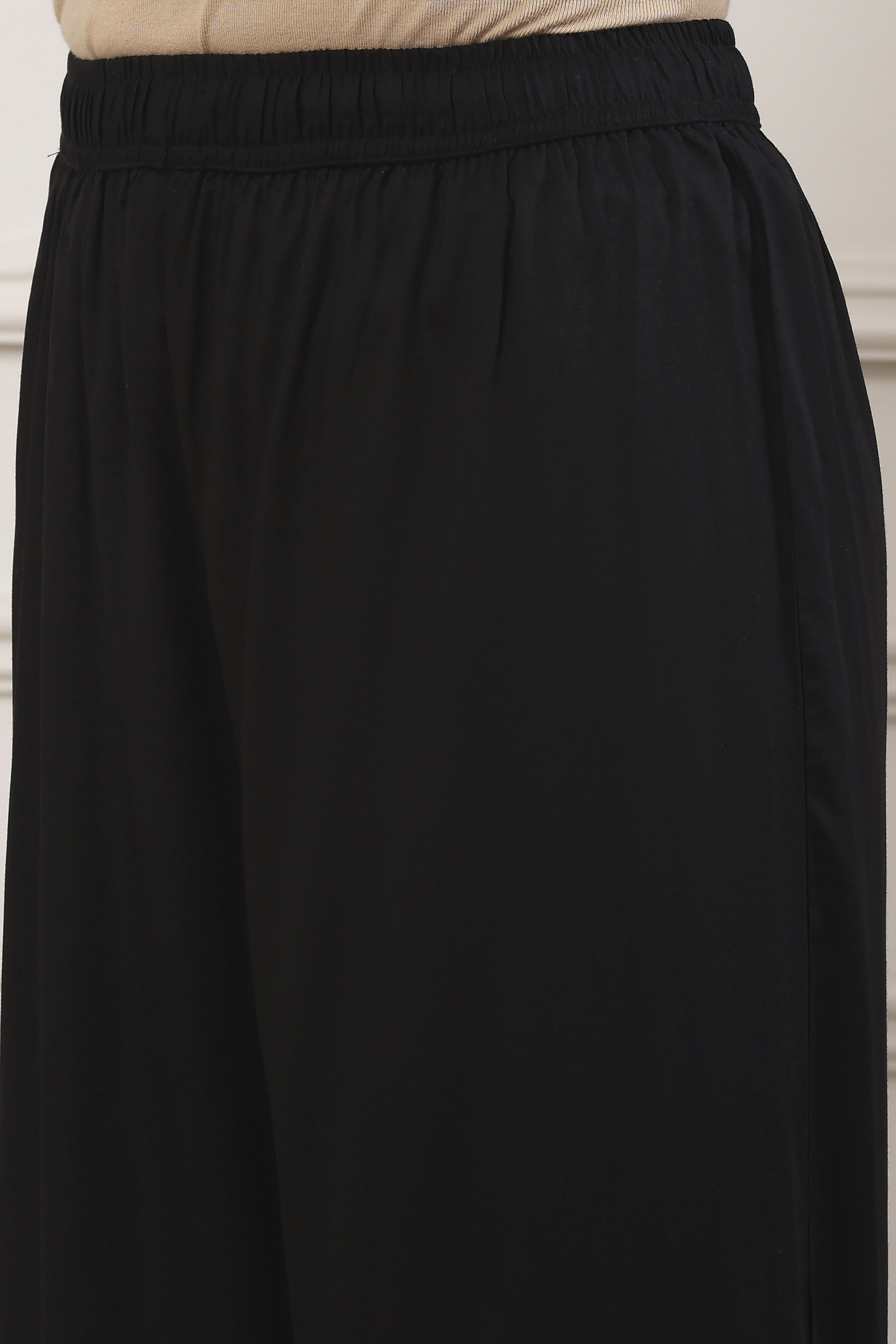 Black Dyed Solid Gathered Straight Suit Set image number 2