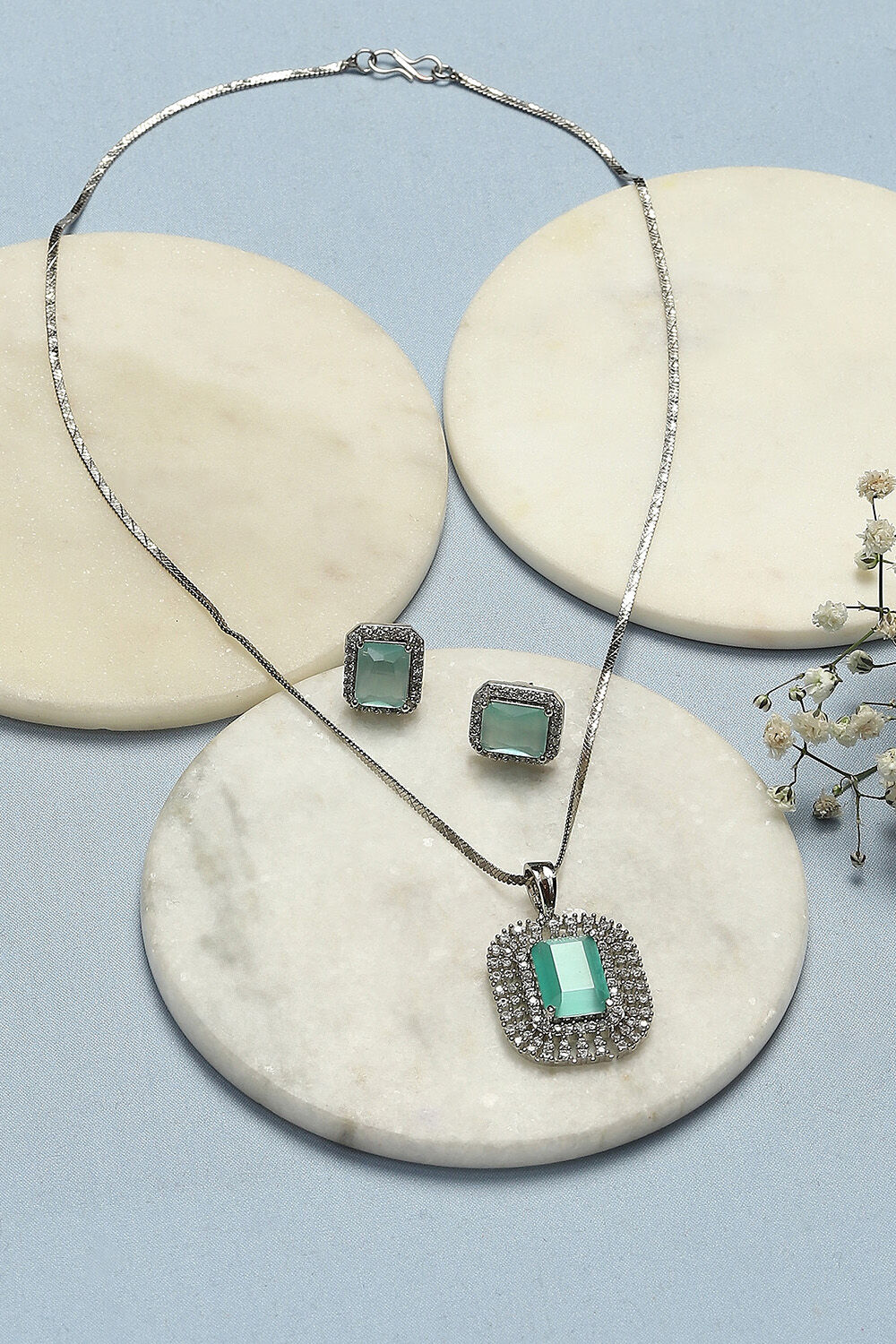 Mint Green Brass Necklace Set image number 0