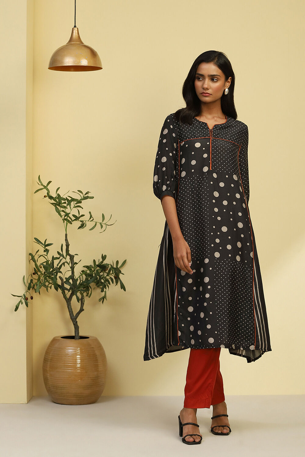 Black Viscose Blend Geometric Printed Straight Kurta image number 0
