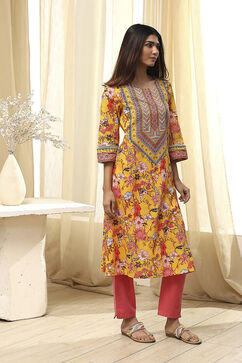 Yellow Pure Cotton Floral Straight Kurta image number 4