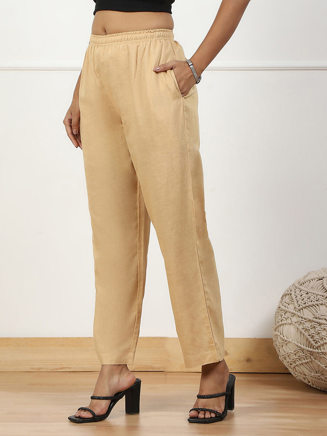 Beige Solid Mid-Rise Regular Pants image number 2
