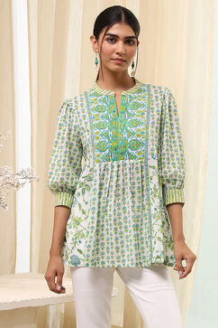 Green and White Pleated Short Kurta image number 5