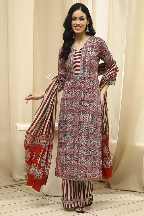 Green Cotton Floral Printed Unstitched Suit Set image number 1