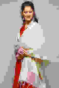 Cream & Gold-Toned Yard-Dyed Dupatta image number 4