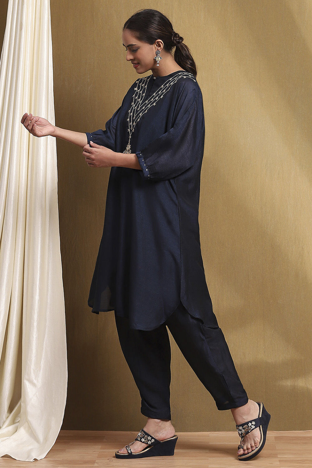 Midnight Blue Solid Festive Straight Kurta Set image number 3