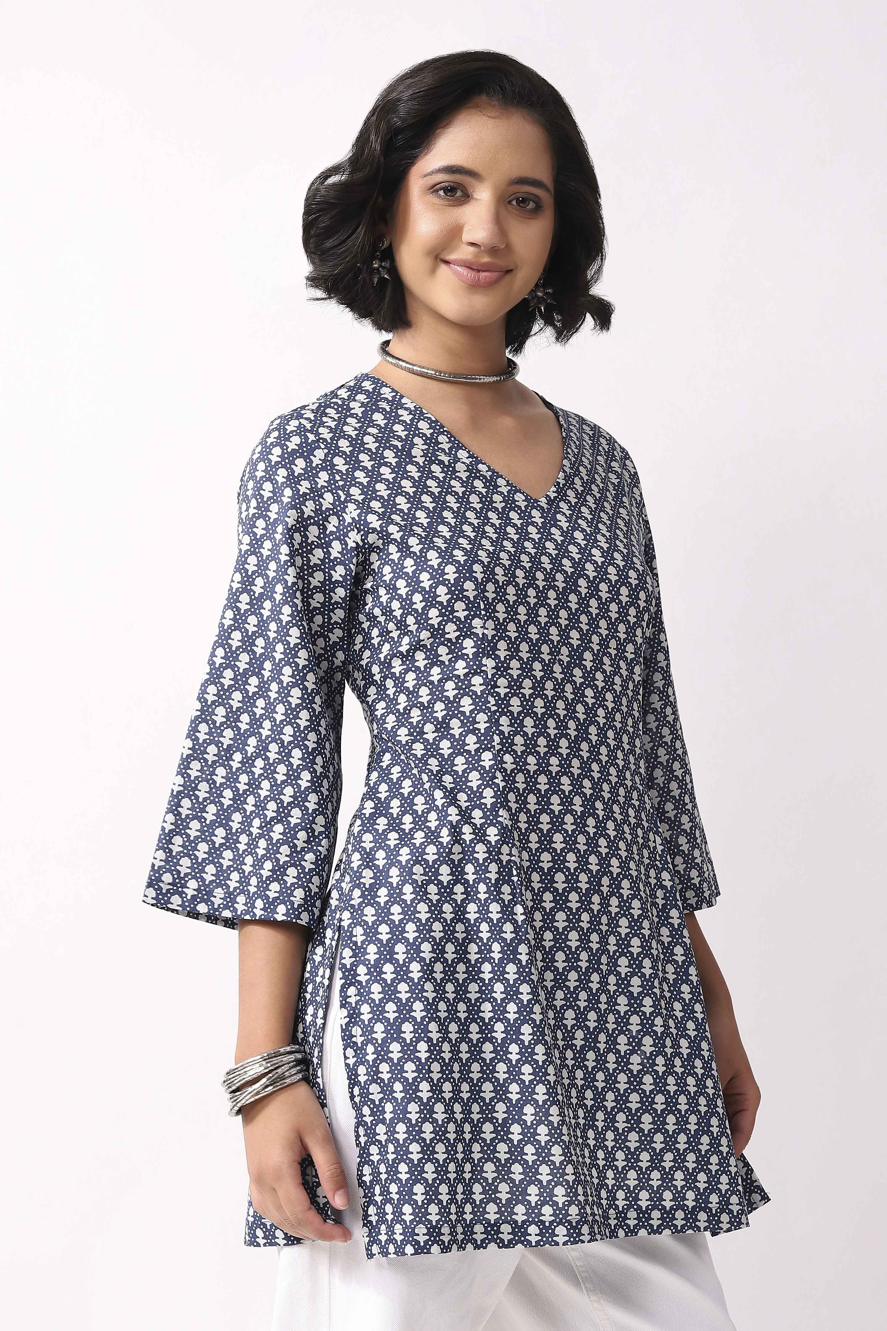 Indigo Cotton Printed Straight Short Kurti image number 4