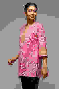 Red Cotton Blend Printed Kurti image number 2