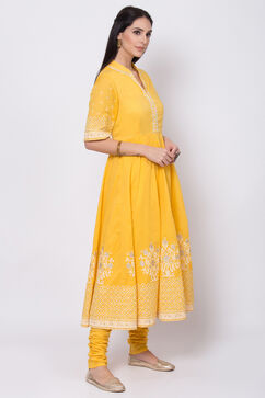 Yellow Straight Kurta Churidar Suit Set image number 3