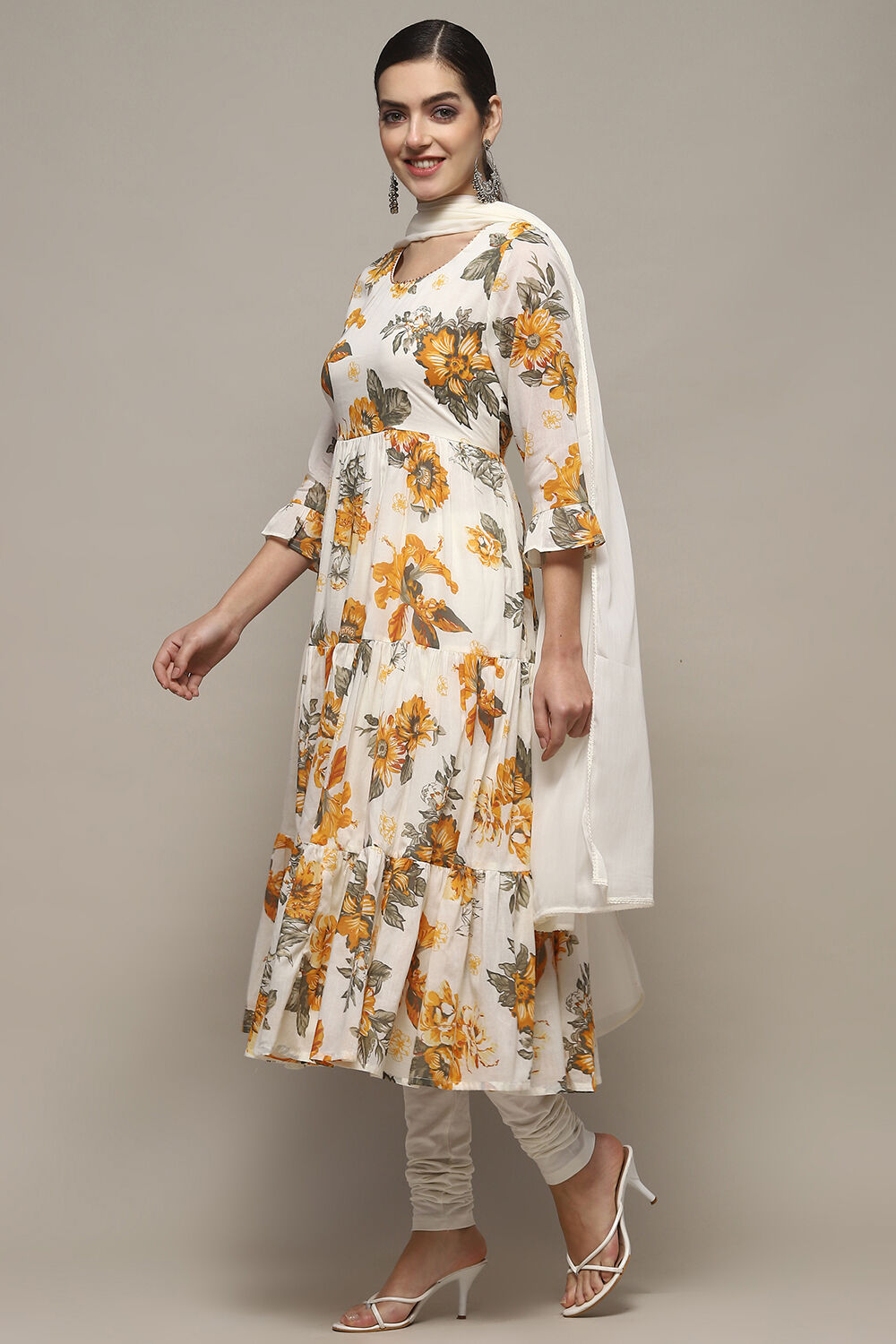 Off White Cotton Anarkali Suit Set image number 4