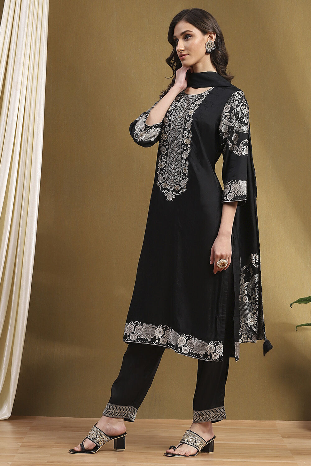 Black Viscose Blend Yarn Dyed Festive Straight Suit Set image number 3