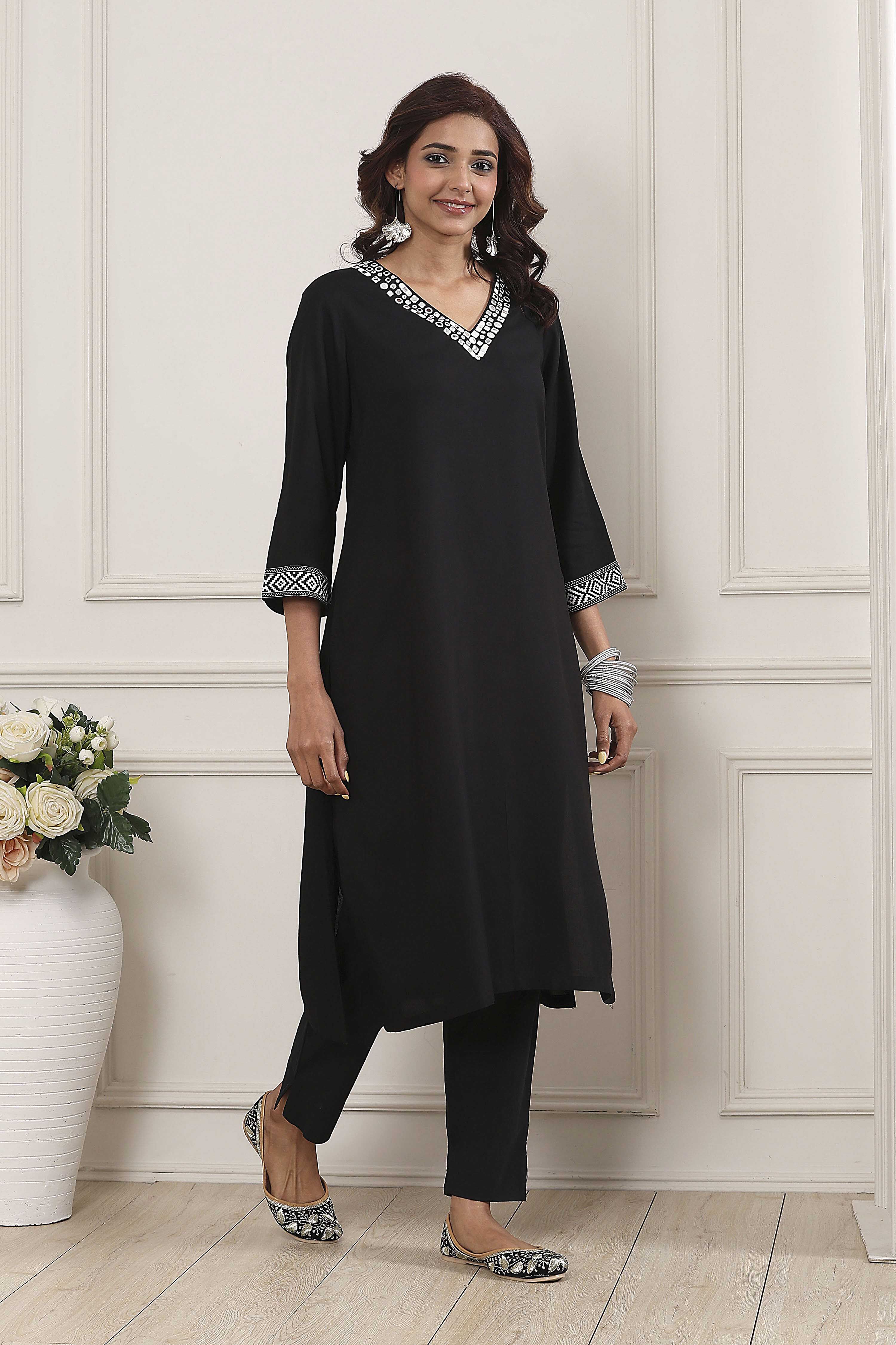 Black Solid Straight Kurta image number 4