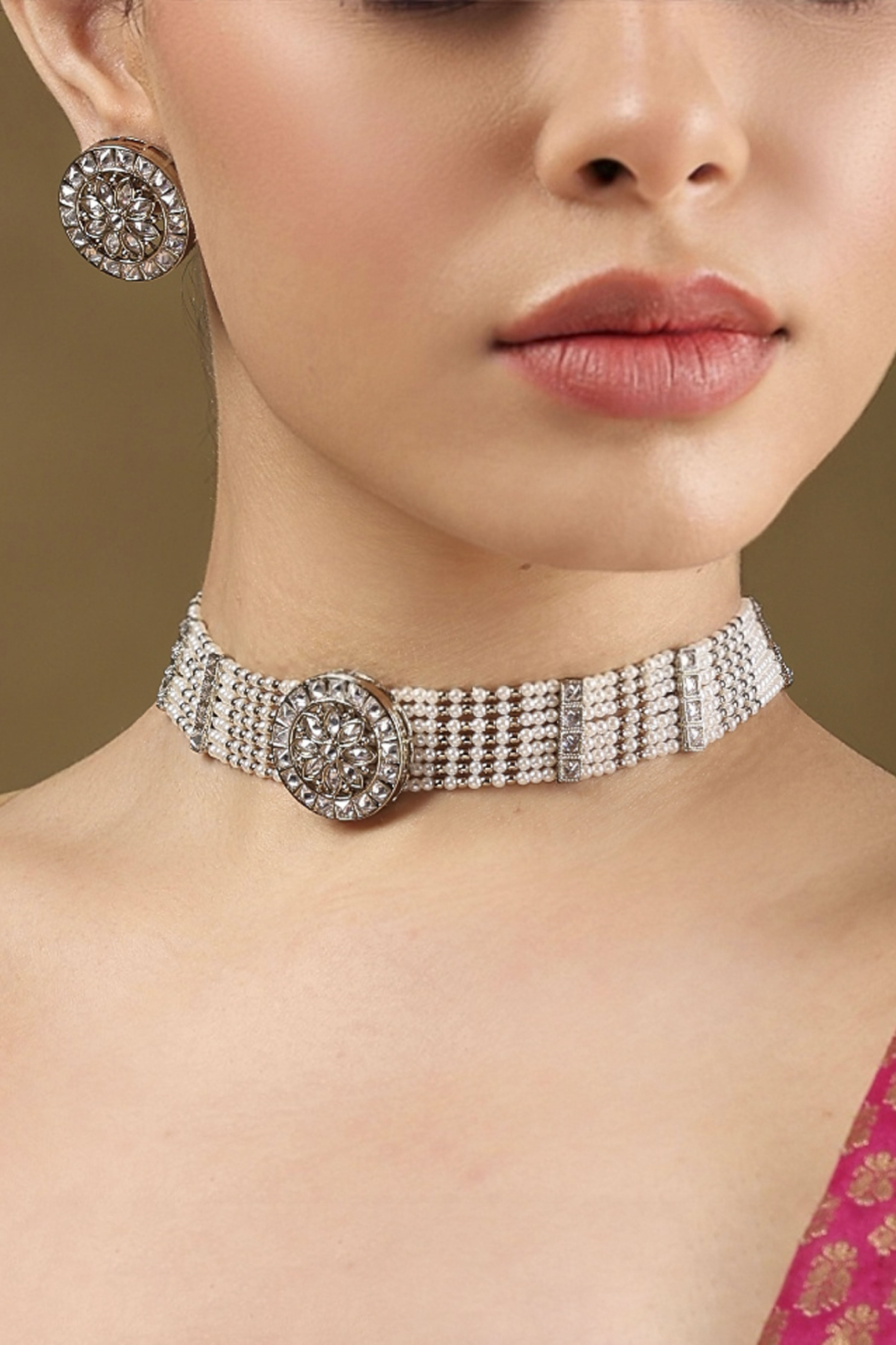 Off White Alloy Necklace Set image number 1