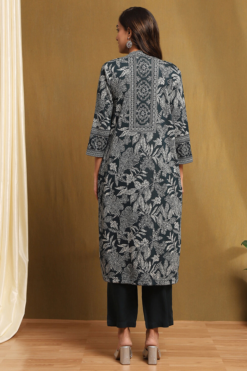 Turquoise Rayon Straight Set image number 4