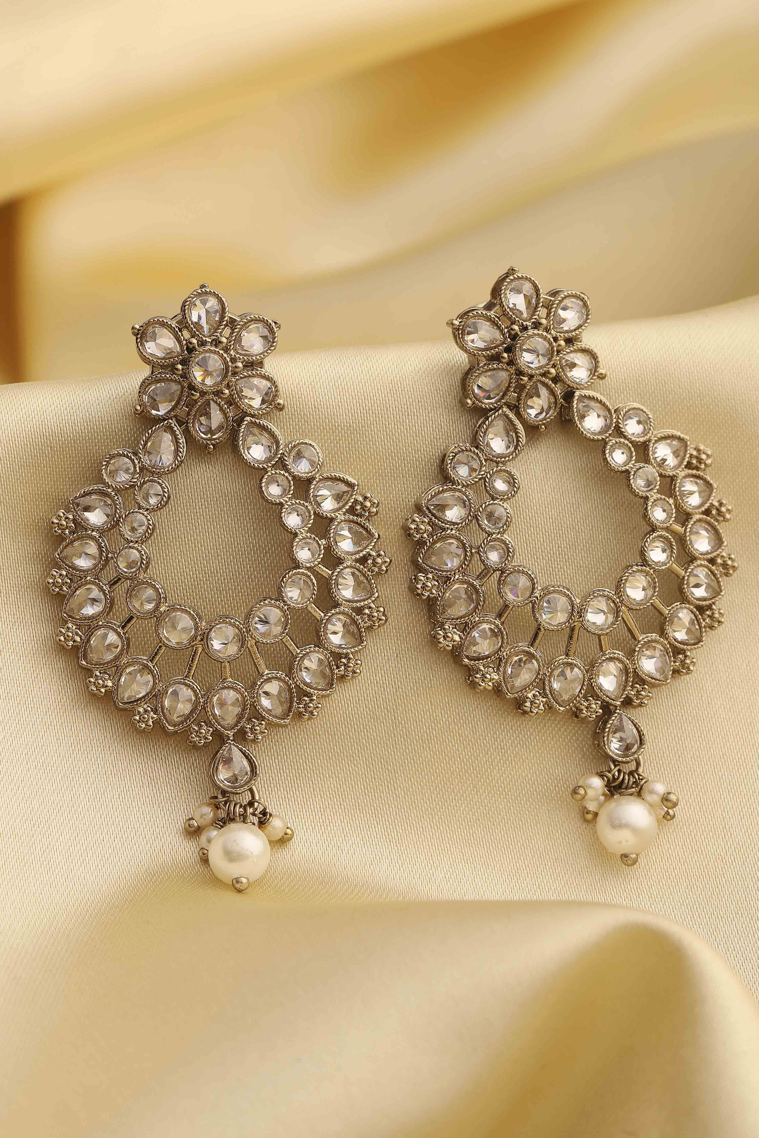 White Alloy Chaandbali image number 0