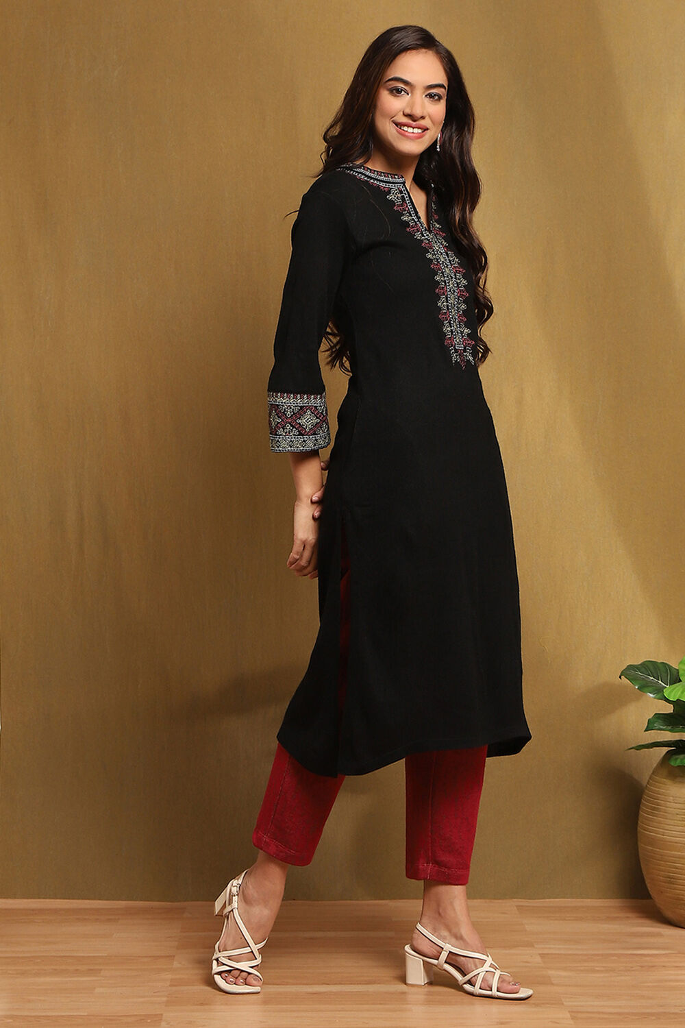 Black Acrylic Yarn-Dyed Winter wear Kurta image number 1