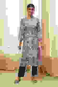 Plum and Off-White Printed Straight Kurta image number 5