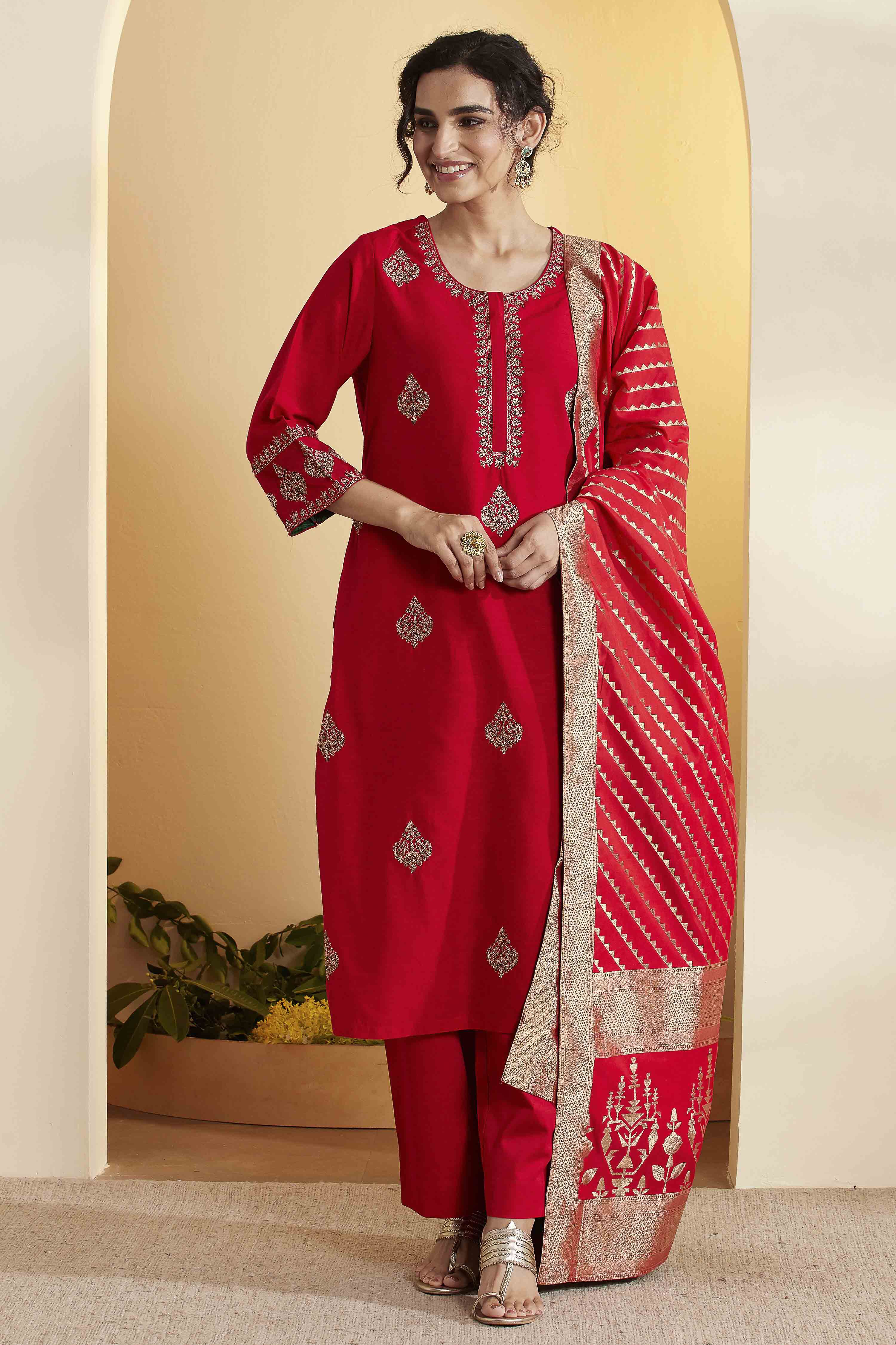 Red Poly Viscose Floral Design Straight Kurta Set image number 6