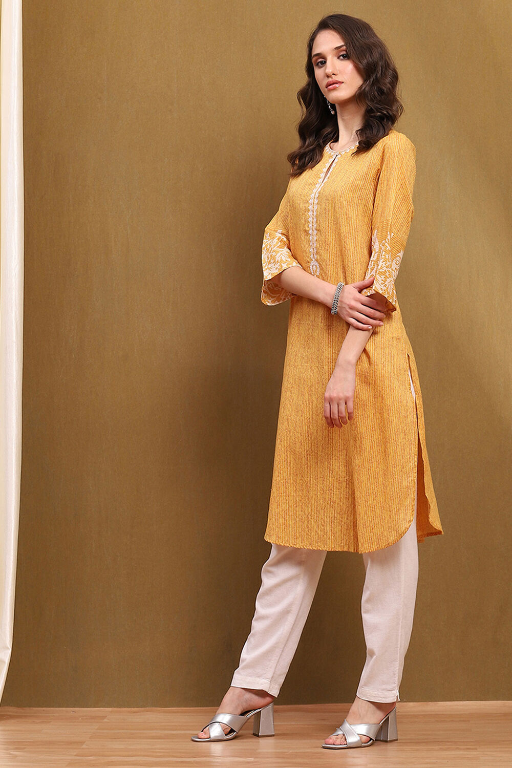 Mustard Yellow Cotton Printed Straight Kurta image number 2