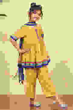 Green Polyester Blend Solid Gathered Suit Set image number 5