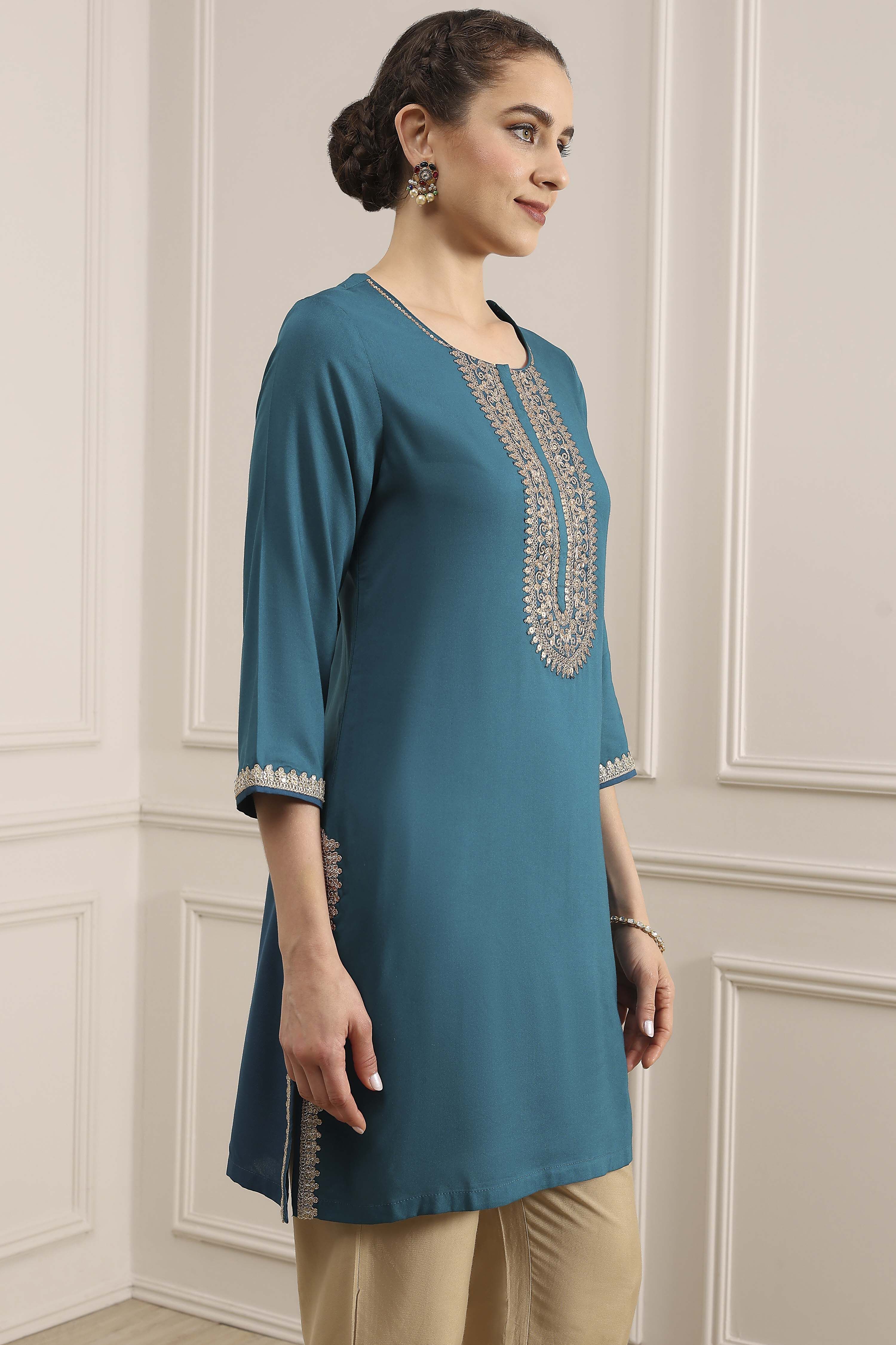 Blue Solid Straight Short Kurta image number 4
