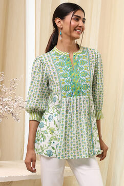 Green and White Pleated Short Kurta image number 4