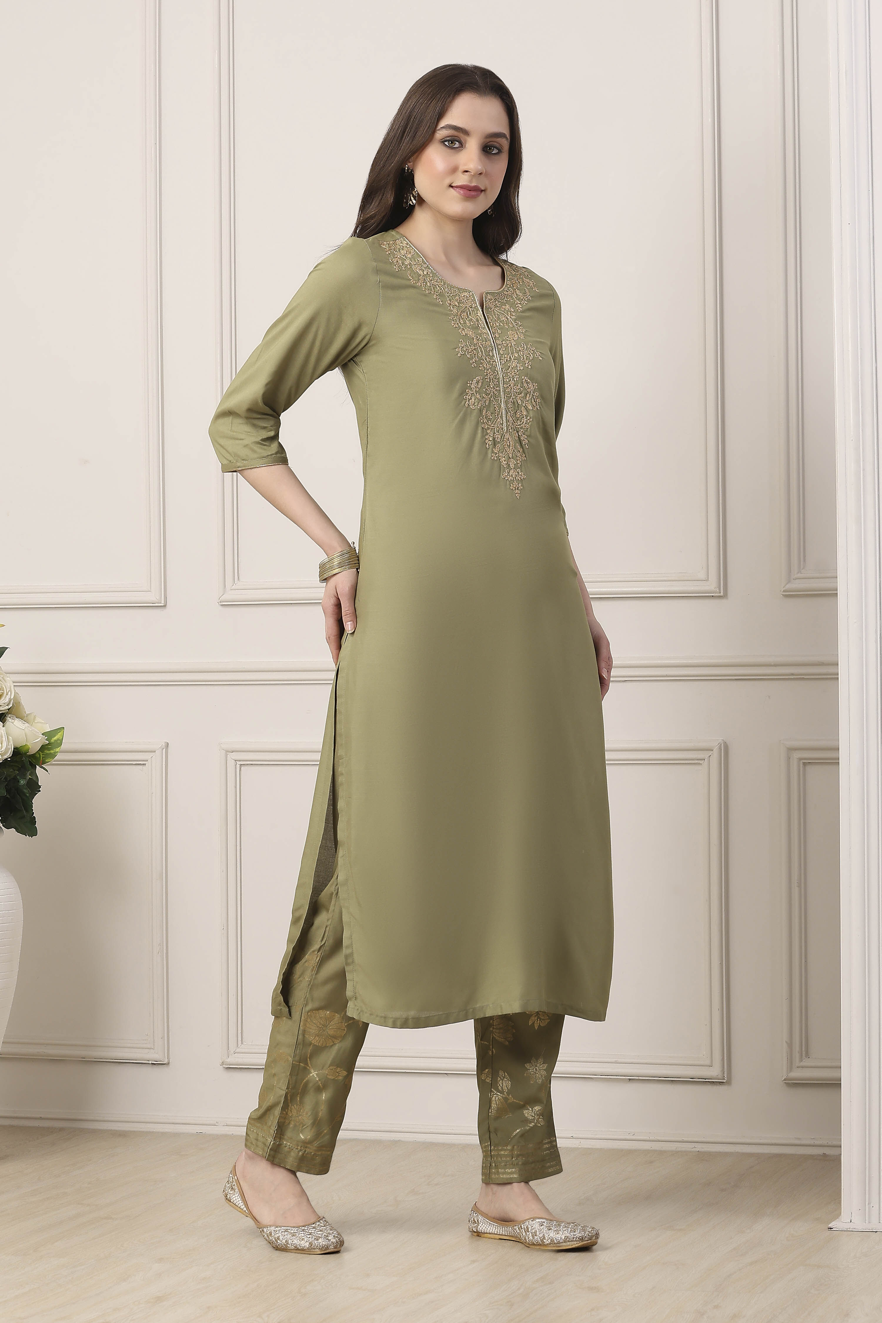 Sap Green Embroidered Straight Kurta Set image number 5