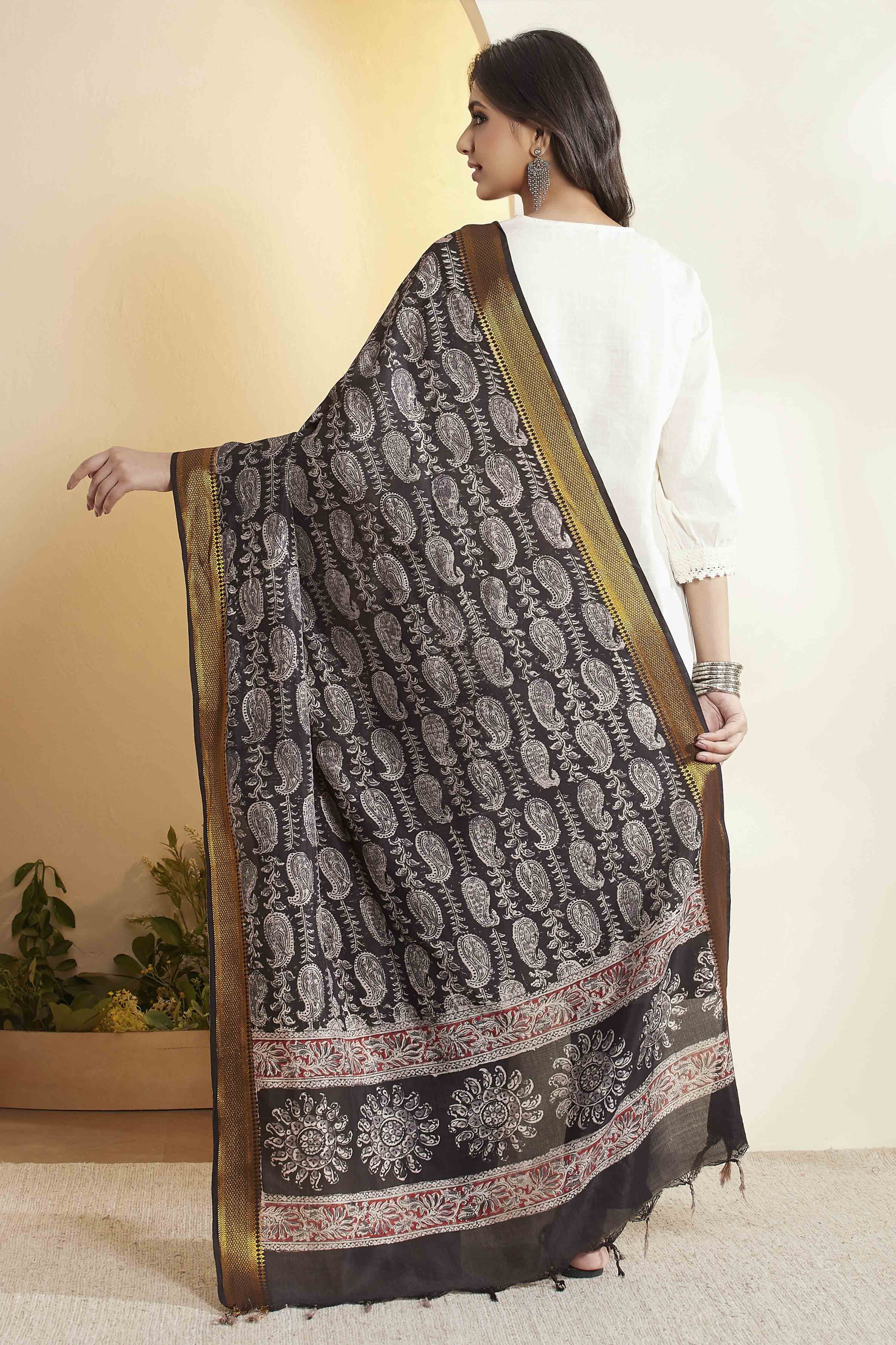 Black Chennur Silk Paisley Printed Dupatta image number 5