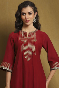 Maroon Yarn-Dyed Festive Kalidar Kurta image number 1