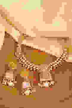 White Alloy Necklace Set image number 2