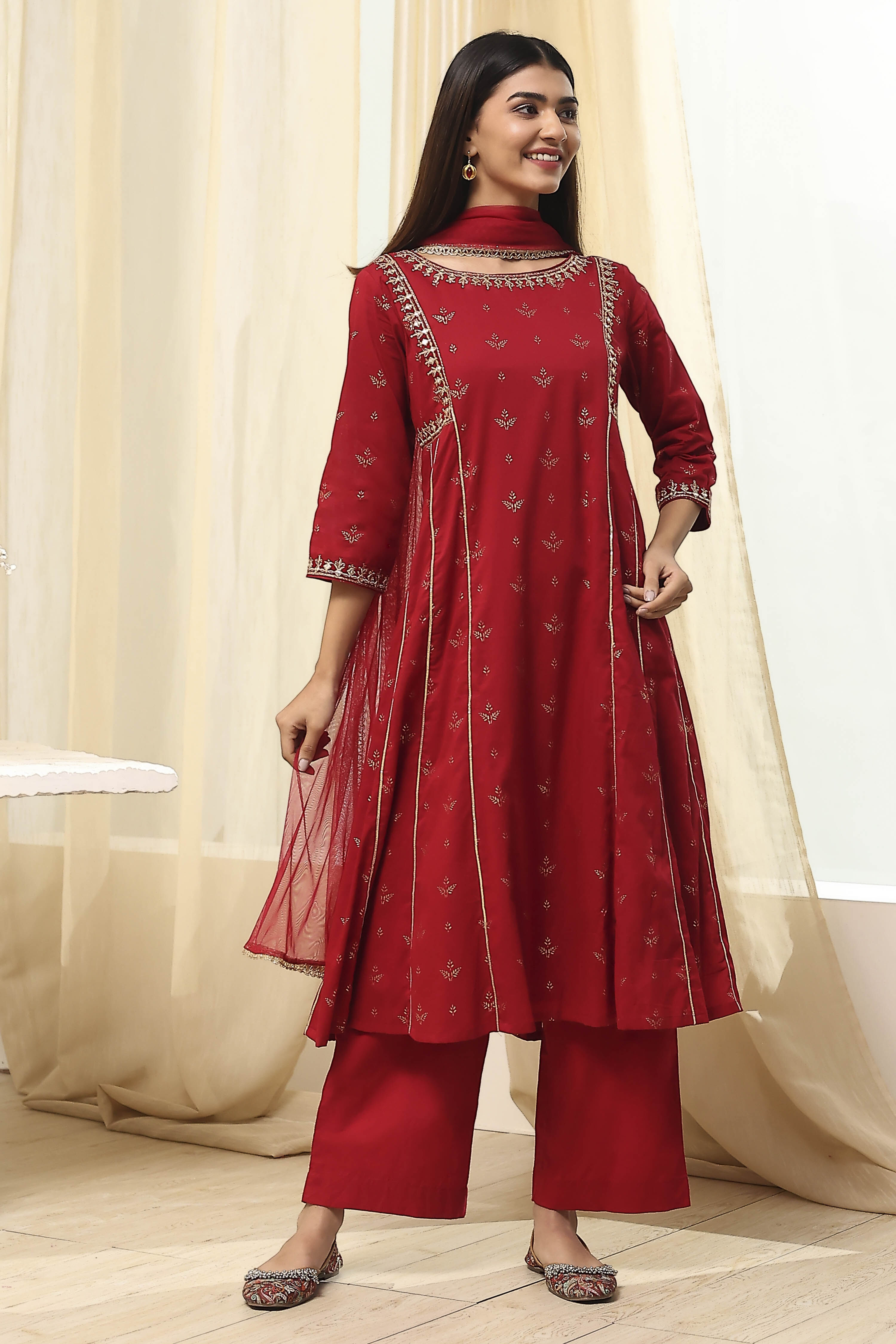 Cream-Colored Cotton Foil Printed Kalidar Suit Set image number 6